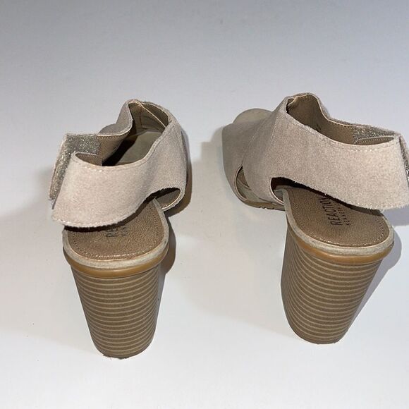 REACTION KENNETH COLE BLOCK HEEL SANDAL FAUX SUEDE SIZE 9 - Picture 4 of 5